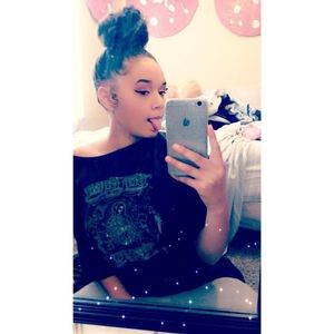 Meet your Posher, Lauren